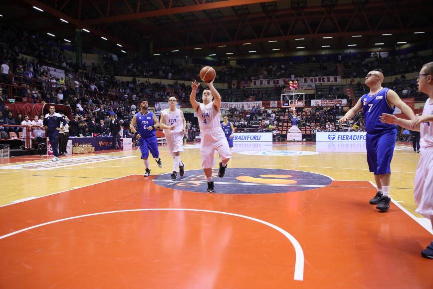 4017 spettatori per i nostri campioni di basket: grazie Forlì