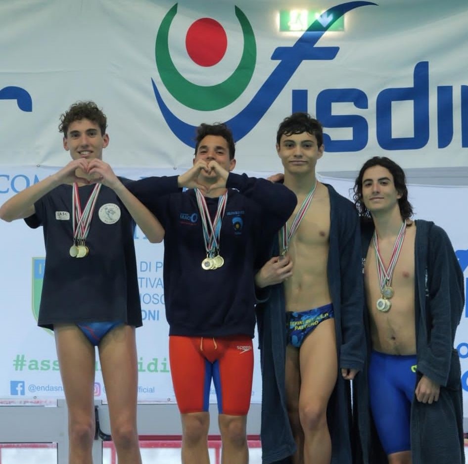 Nuoto Fisdir, la compagine della Delfini Blu ASD Bonsignore, Ferrante, Negro e Ramondo fissa il record italiano nella staffetta 4×100 Stile maschile